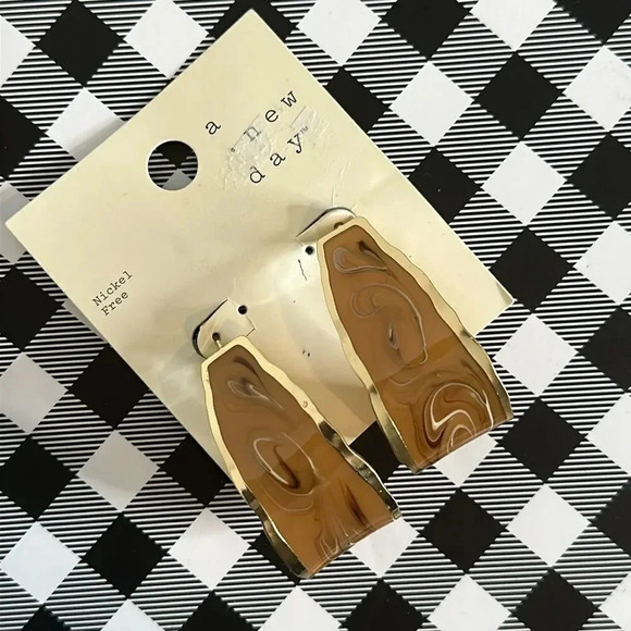 A New Day Earrings - Picture 5 of 7